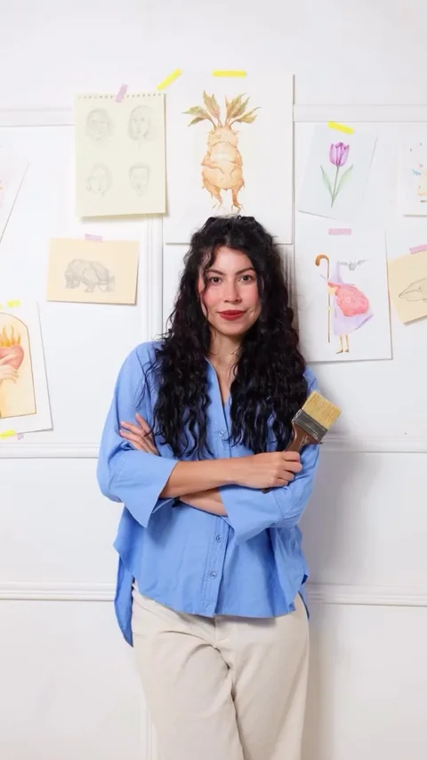 Retrato de una artista con pinceles en el estudio