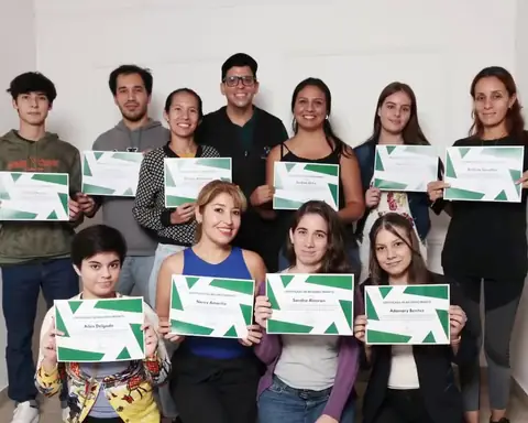 Elías con los alumnos de su taller de fotografía
